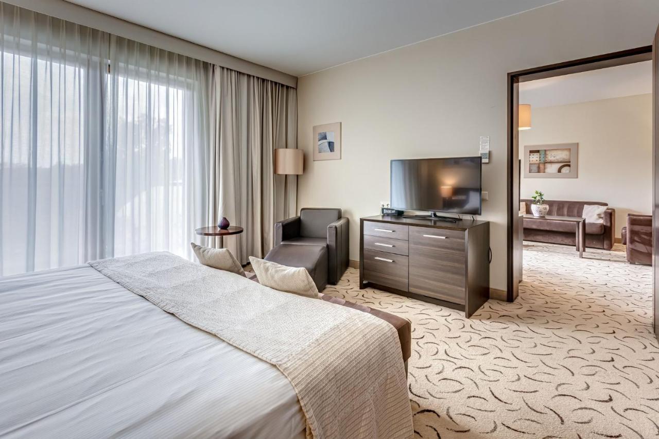 Holiday Inn Resort Warsaw Jozefow By Ihg Εξωτερικό φωτογραφία