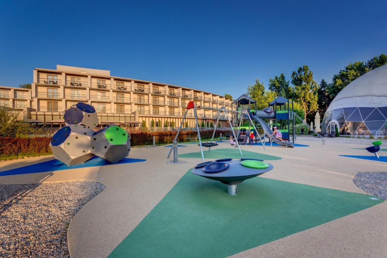 Holiday Inn Resort Warsaw Jozefow By Ihg Εξωτερικό φωτογραφία