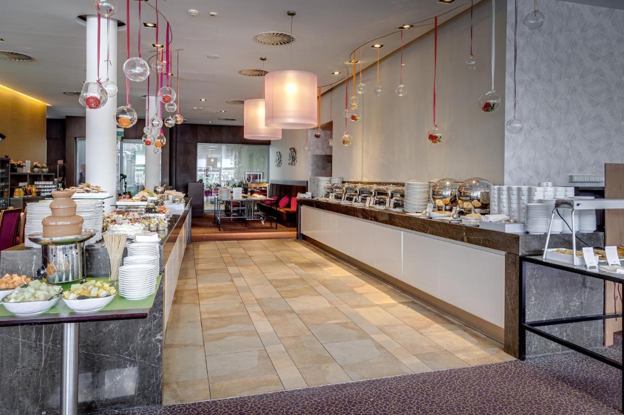 Holiday Inn Resort Warsaw Jozefow By Ihg Εξωτερικό φωτογραφία