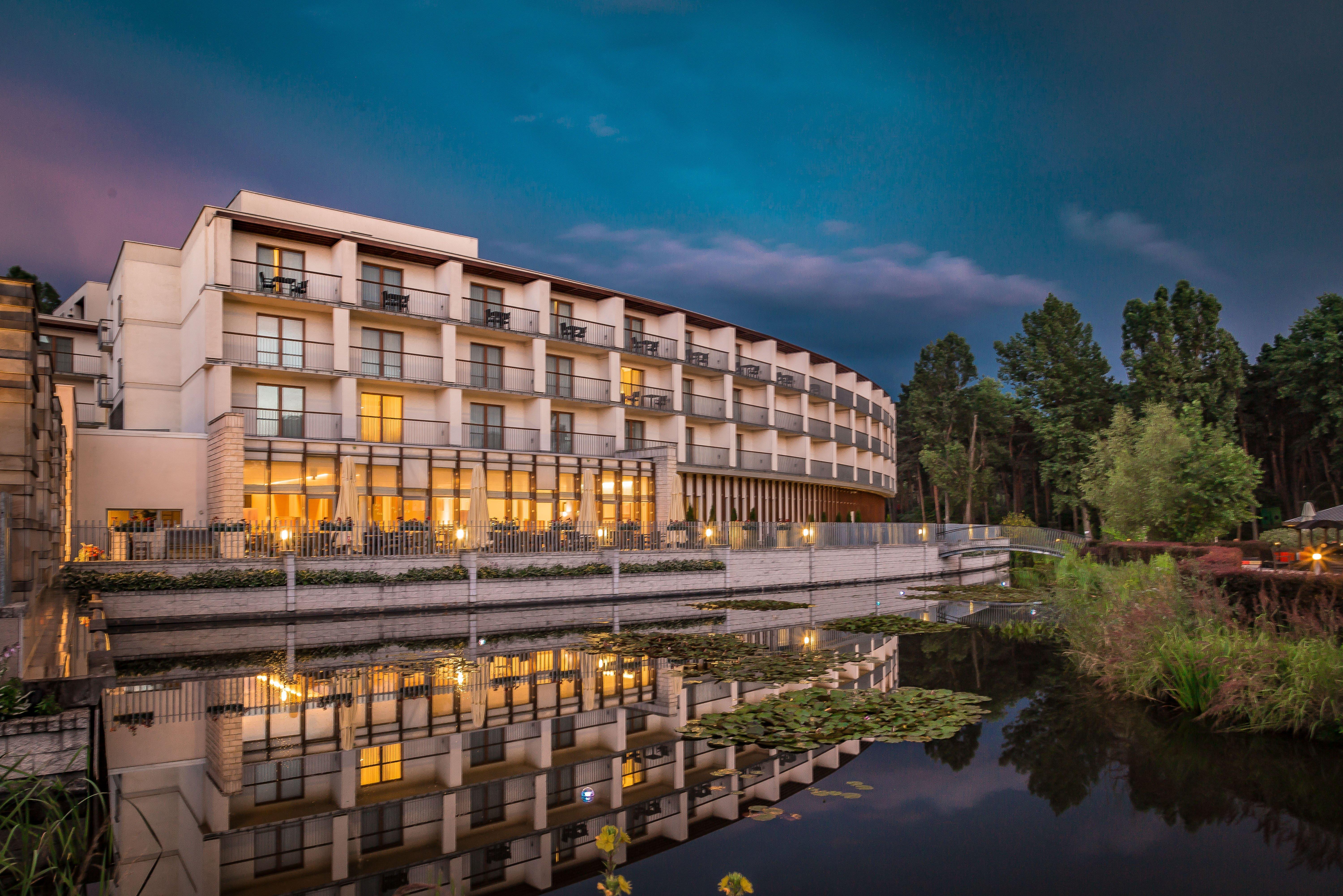 Holiday Inn Resort Warsaw Jozefow By Ihg Εξωτερικό φωτογραφία